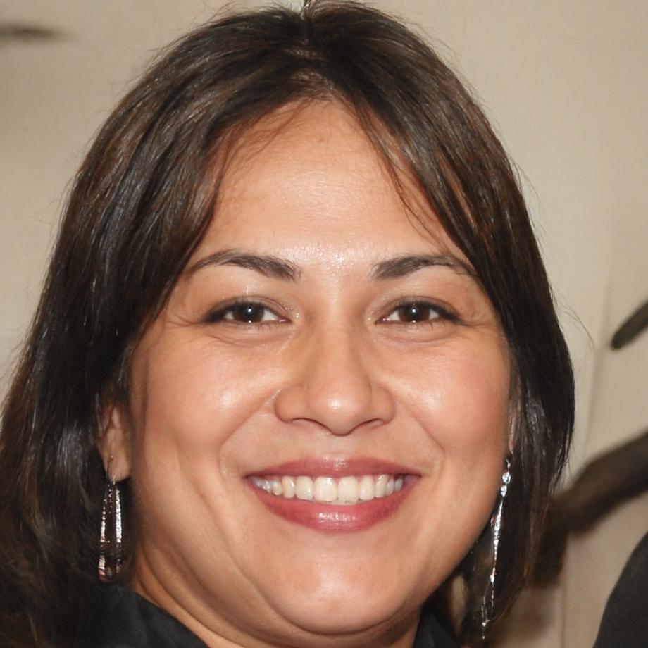 Retrato profesional de Fátima Toledano, instructora de valoración de inversiones
